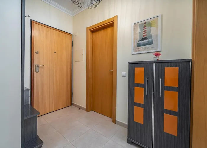 公寓 Sunlit Poolside Retreat W/ Balcony By Hostwise 波尔蒂芒