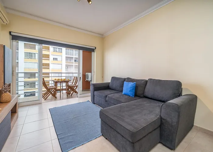 Sunlit Poolside Retreat W/ Balcony By Hostwise 公寓