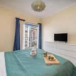 アパート Sunlit Poolside Retreat W/ Balcony By Hostwise