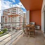 Sunlit Poolside Retreat W/ Balcony By Hostwise * ポルティマン